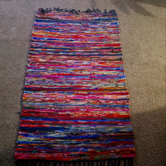 Carpet - Picture 2 of 3